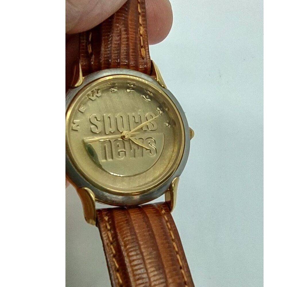 Newsport Sports News Watch 20/2584NS